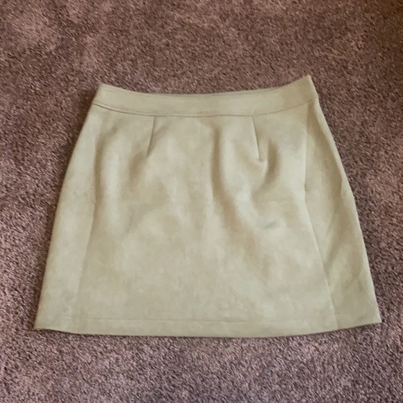NWT LOFT Olive Green and Gold Faux Suede Pocket Shift Mini Skirt - Picture 5 of 7
